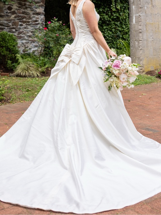 unbranded Dresses & Skirts - 100% silk vintage Ivory Bridal Gown with straps with beaded bodice